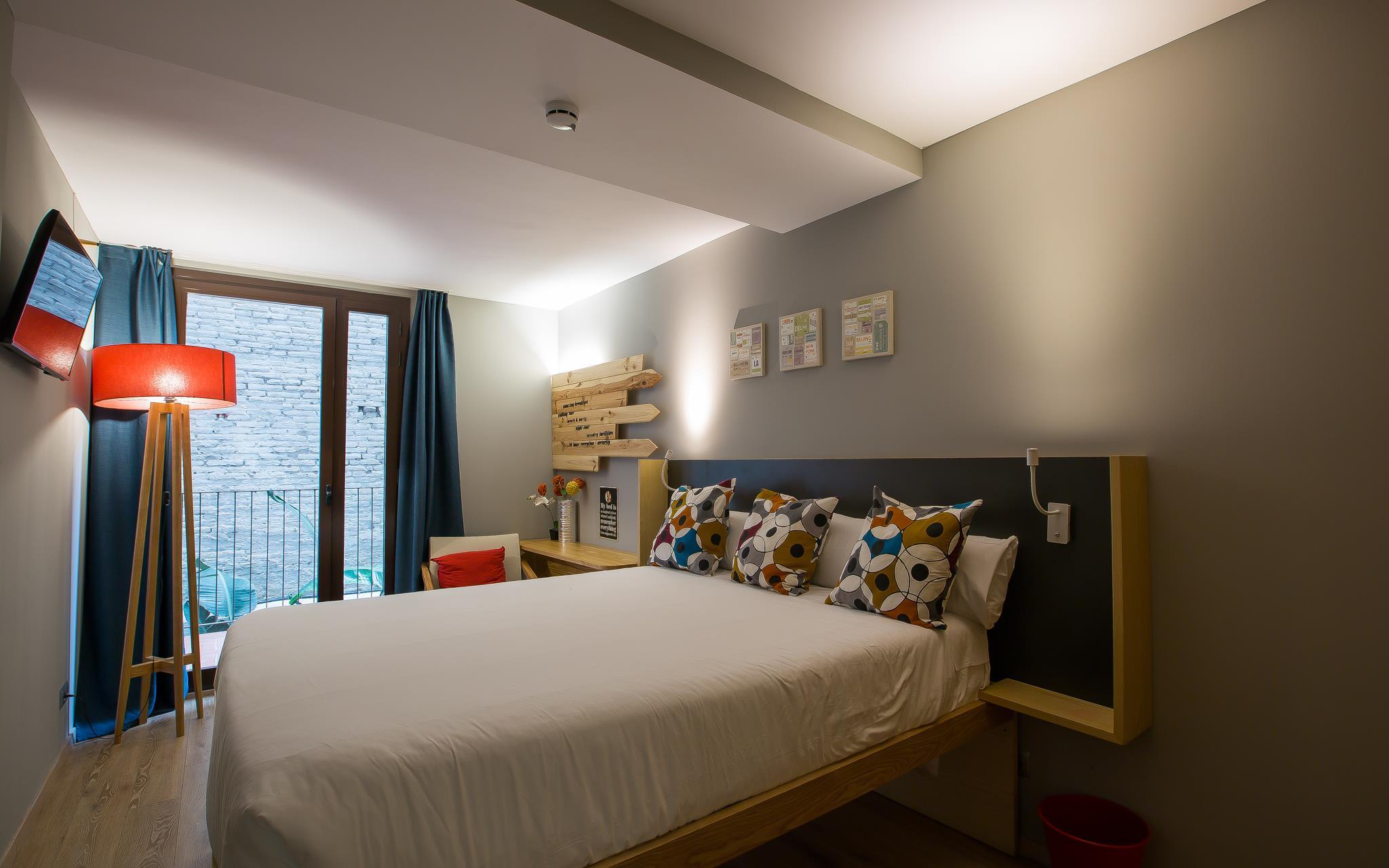 3-best-and-coolest-hostels-in-barcelona-2018-15-discount