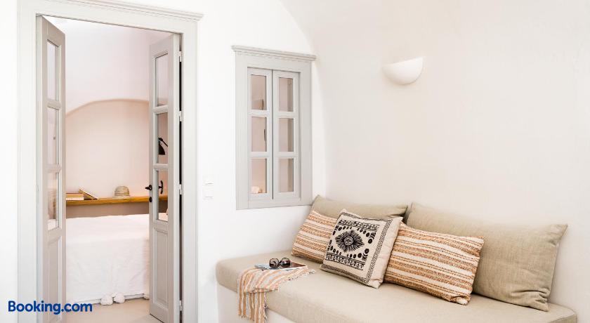 booking-1070793944-483400876-272734 Armenaki Santorini