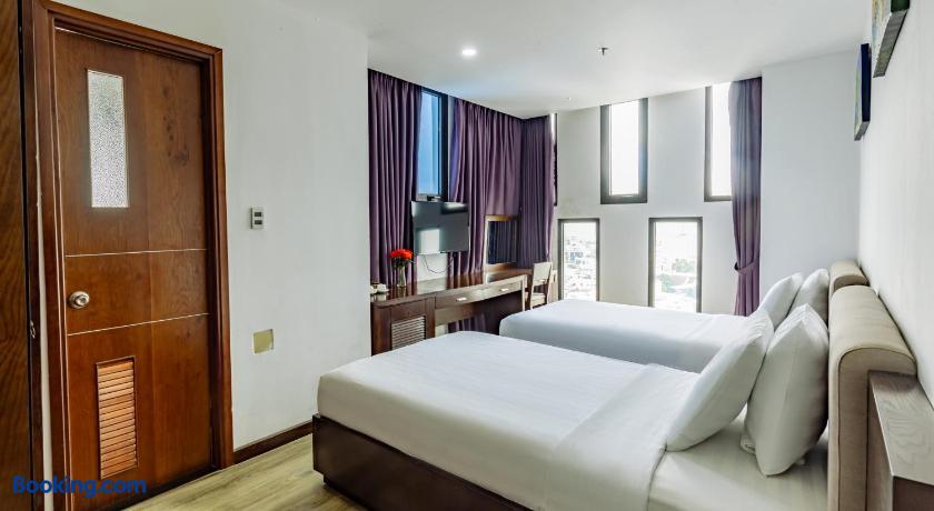 booking-1070875012-528065251-427509 Golden Sun Apartment by New Sky Travel
