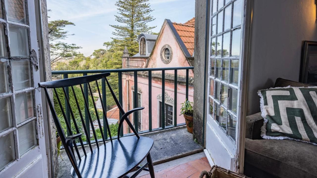 Sintra WOW - Unique double Smart Room in 17th century Palace! Hot tub, Snooker, BBQ, PS5, Sauna, Gym