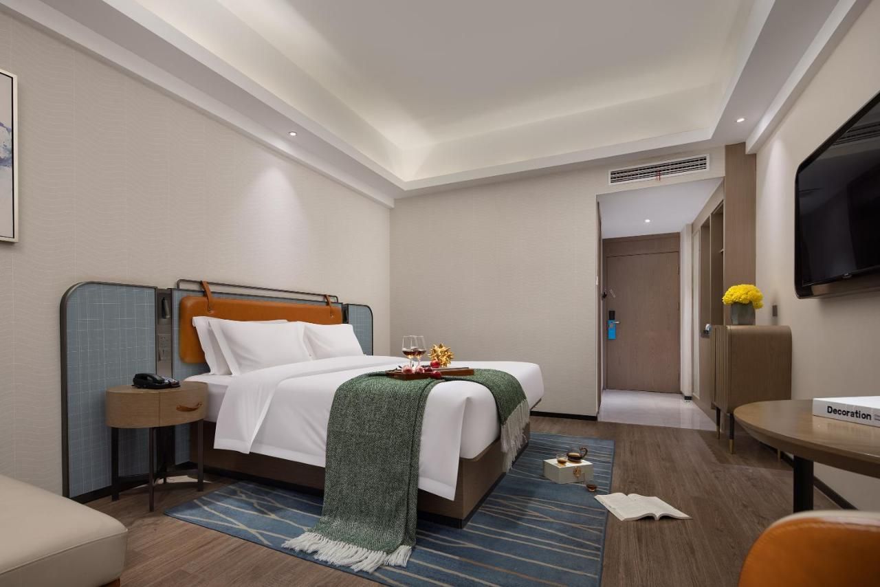 Anya Hotel -Next to Jiefang West Bar Street 2 minutes to the subway station free coffee free laundry free gym, huge windows