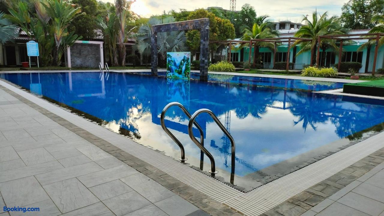 booking-2256125-493520282-840817 Twin Palms Resort