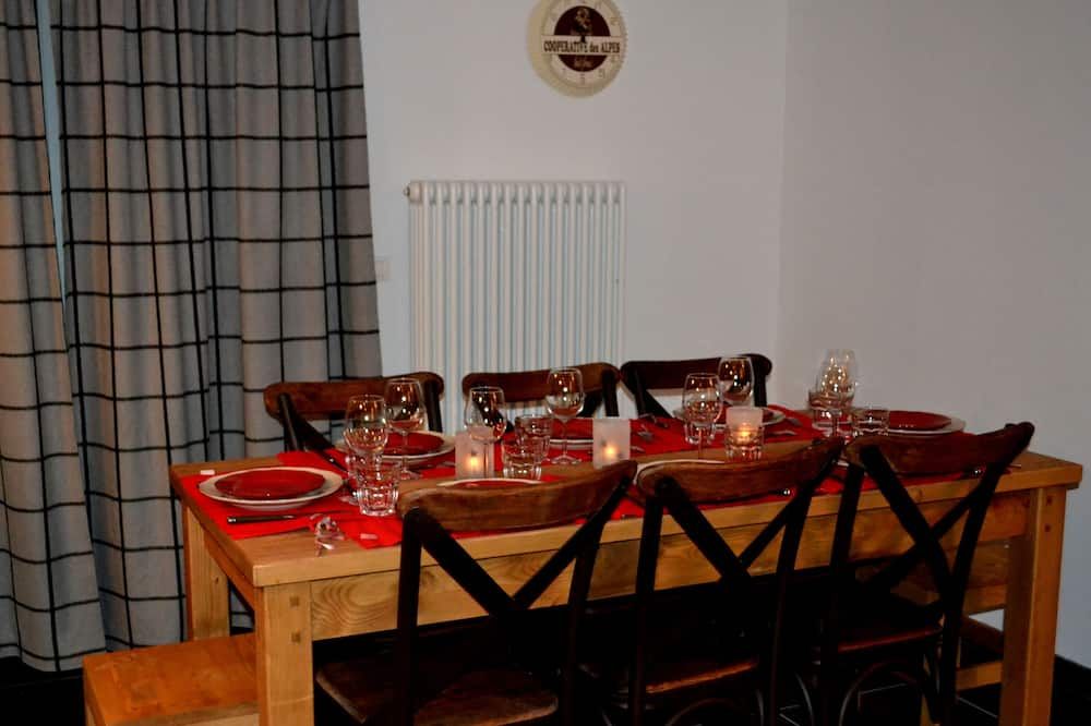 The Rachasses The Feet Of The Great Montets, Overlooking Mont Blanc For 8 People