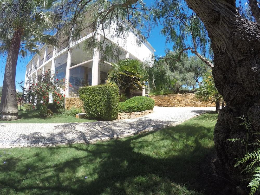 sembo-289390-a5e254-713941 Luzmar Villas