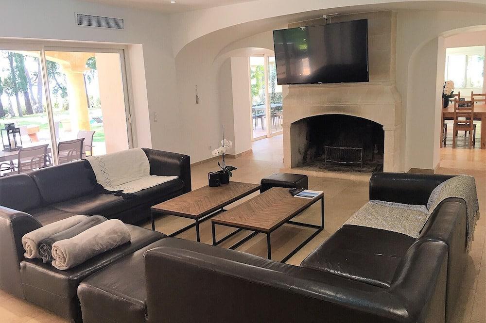 Large renovated property with sea view, indoor pool, beaches 50 meters away Provence-Alpes-Côte d'Azur - Grimaud visuel 4/5