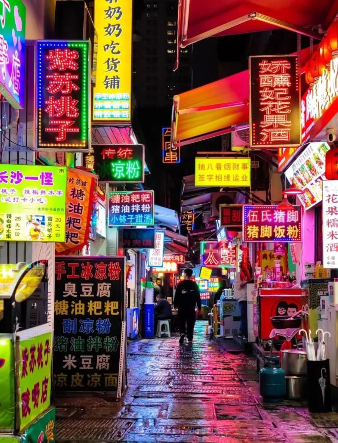 Anya Hotel -Next to Jiefang West Bar Street 2 minutes to the subway station free coffee free laundry free gym, huge windows