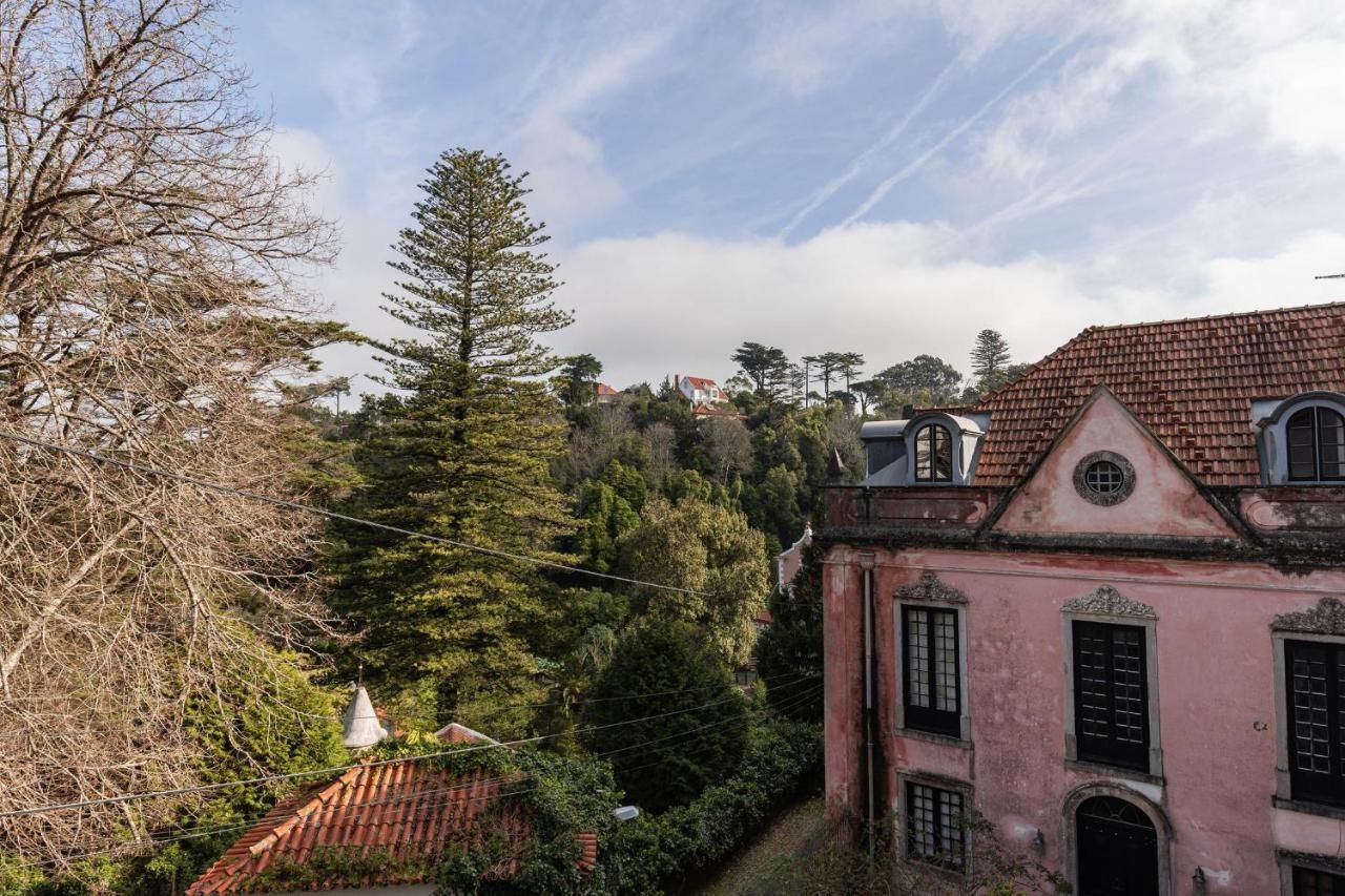 Sintra WOW - Unique double Smart Room in 17th century Palace! Hot tub, Snooker, BBQ, PS5, Sauna, Gym