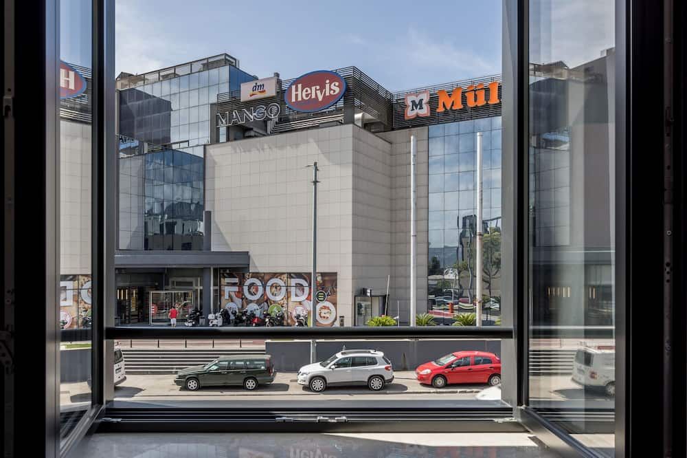 Cora Hotel