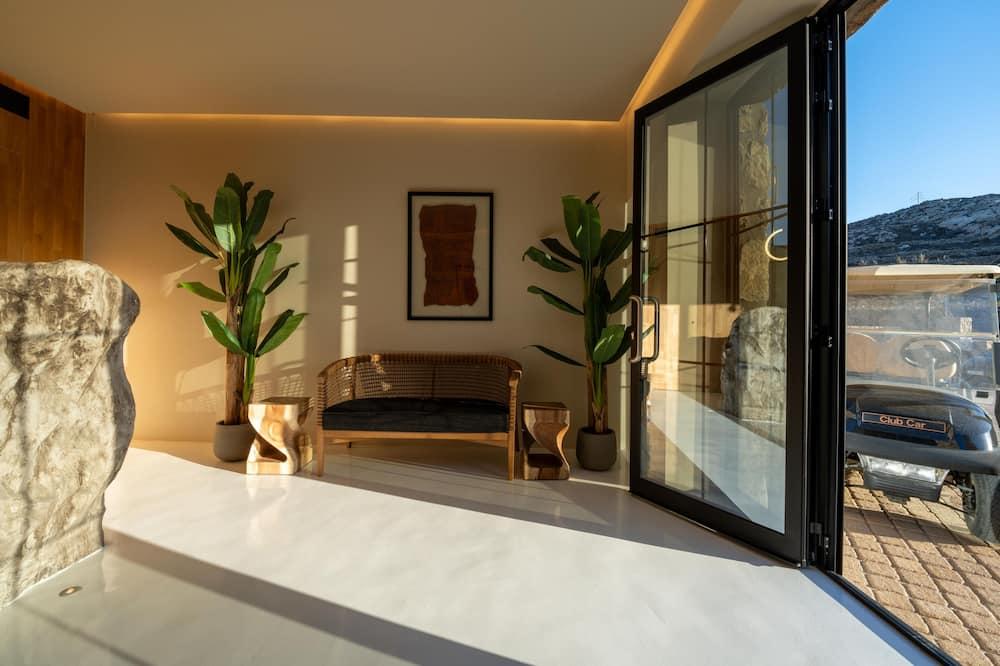 expedia_group-7098866-134702466-284639 Ftelia Black Villas