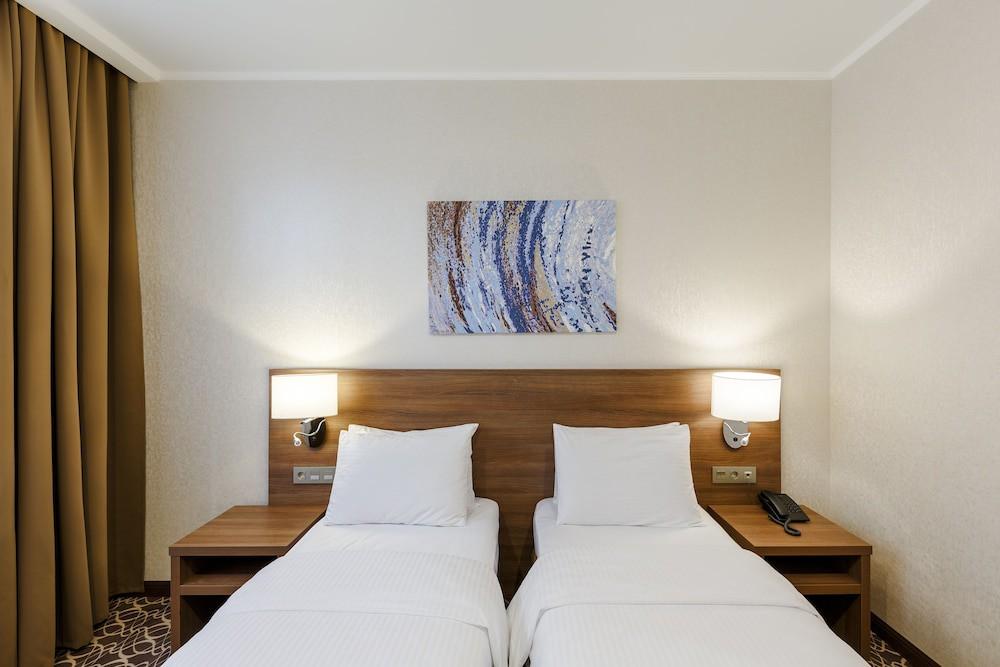 sembo-2857953-0df356-797429 Raymond Hotel