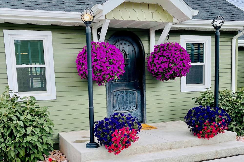 EO Bungalows, Black Hills