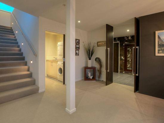 Shotover Penthouse & Spa by Staysouth