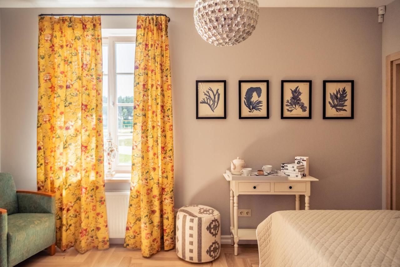 Lake & Library boutique Hotel