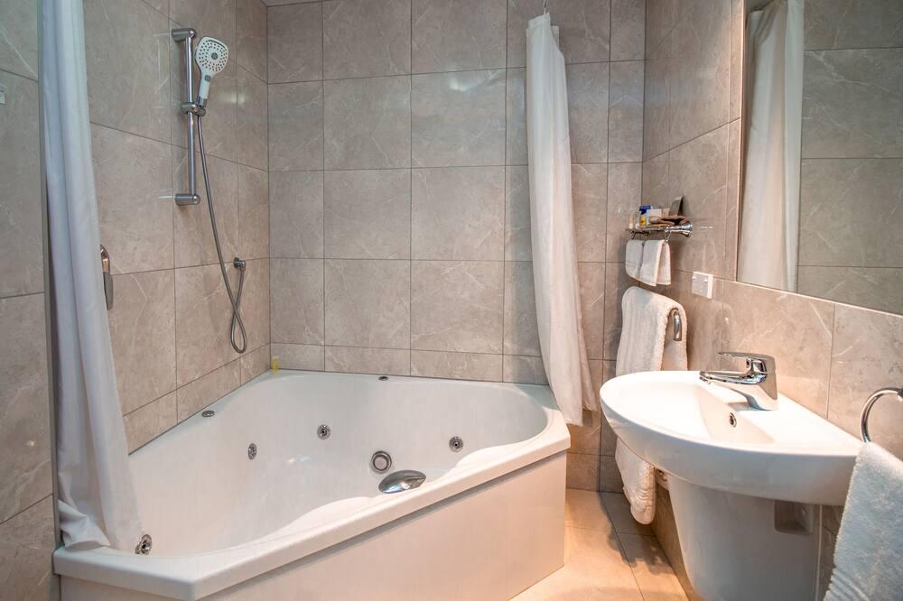 expediav2-445665-c04775-237261 Bks Premier Motel Esplanade