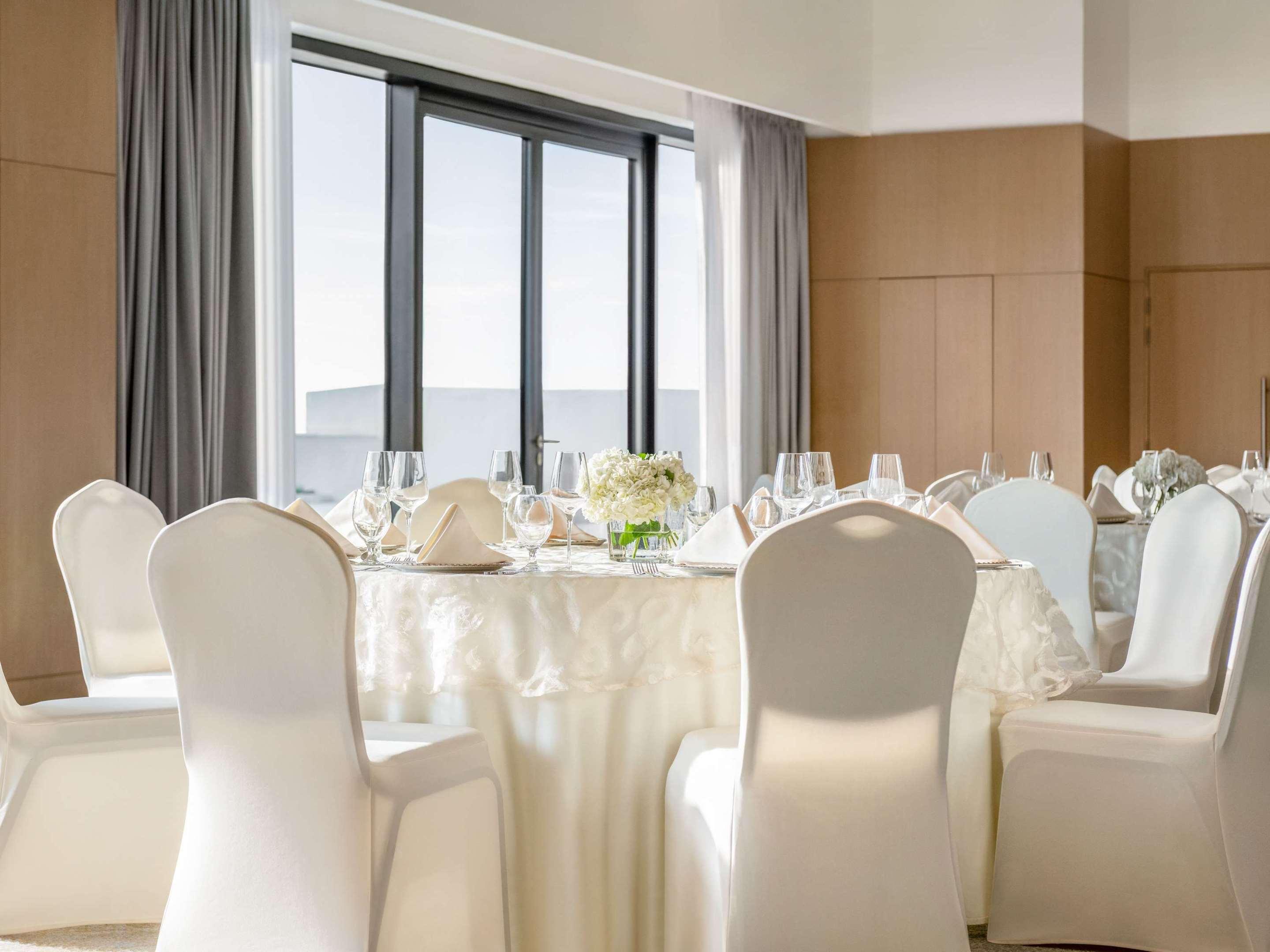 ice-1070419878-121355107-298517 Mövenpick Resort Al Marjan Island