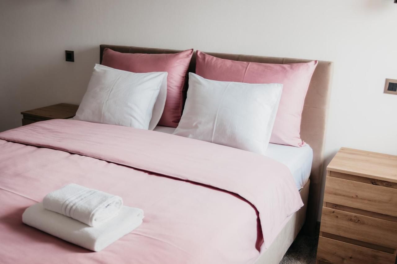 Pansion Mihića dvori