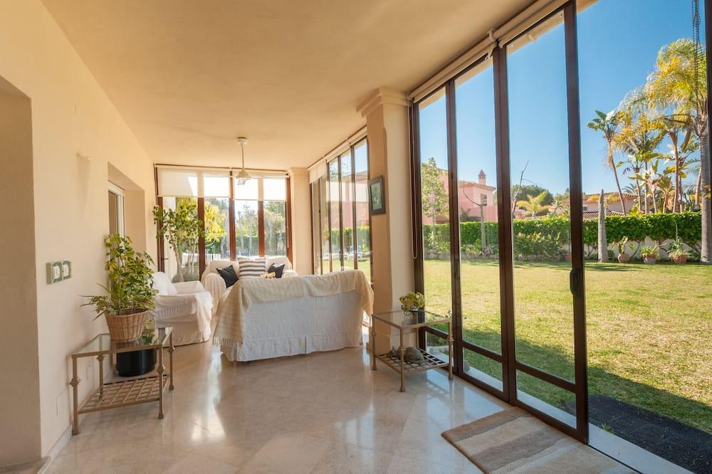 6 bedroom villa with heated pool and just a short walk to the beach. Andalousië - Marbella visuel 5/5 6 bedroom villa with heated pool and just a short walk to the beach. Andalousië - Marbella visuel 5/5