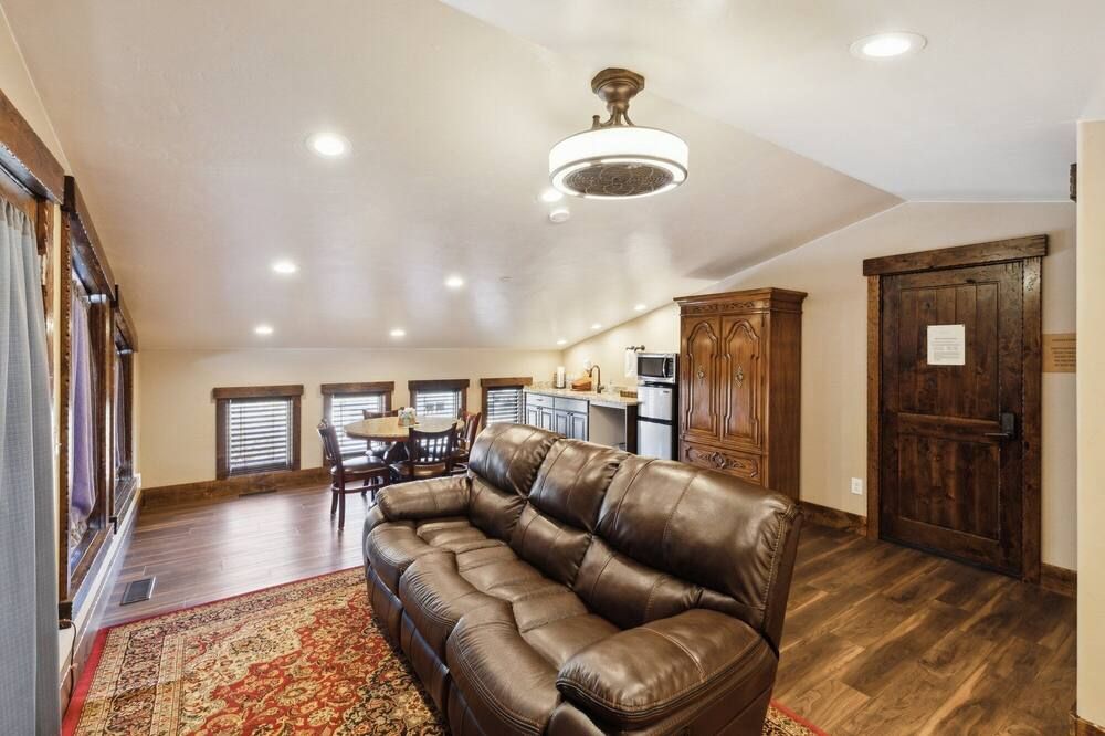 Zion Cliff Lodge — image 1 of 1