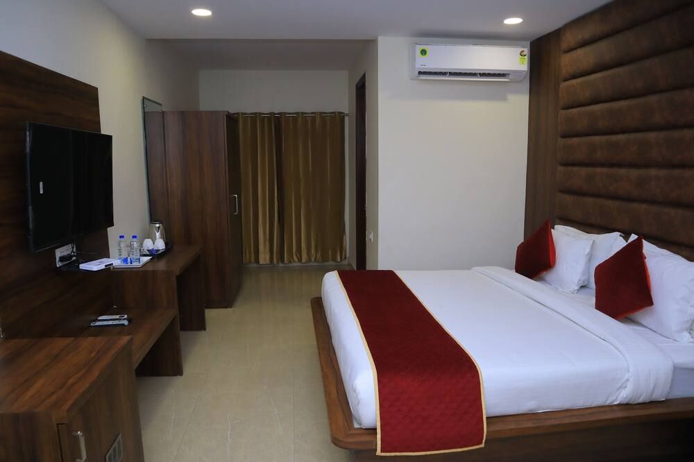 Pineberry Hotels - Near Golden Temple