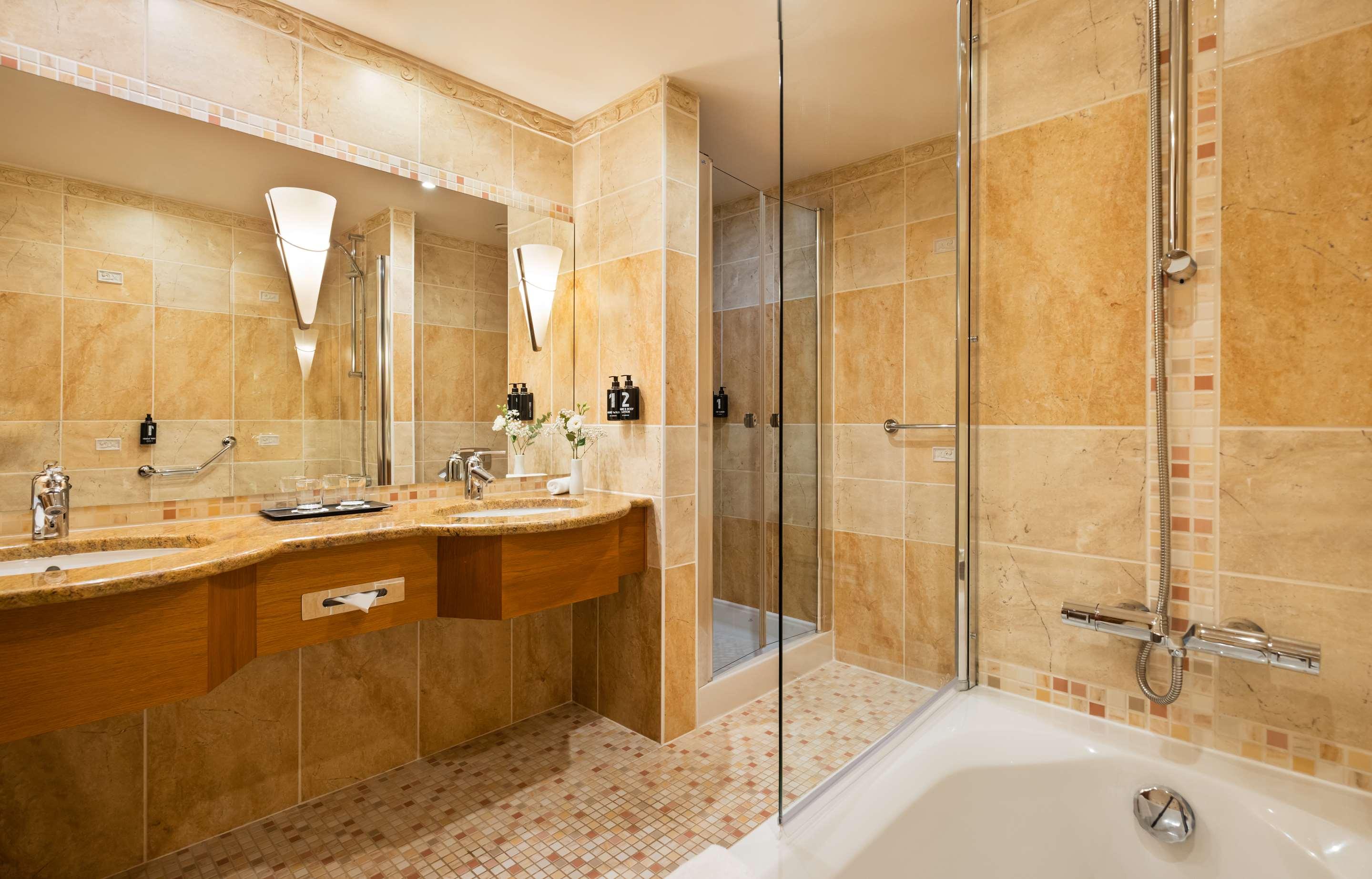 ice-679788-106296528-380558 Lindner Hotel Prague Castle
