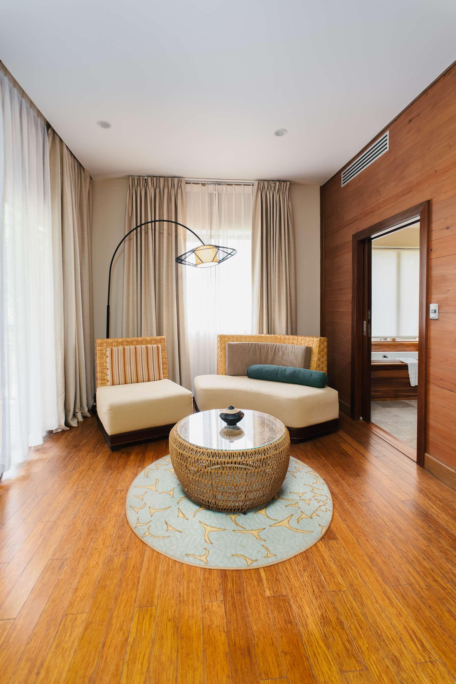 ice-2058707-108234615-900764 Indura Beach & Golf Resort Curio Collection By Hilton