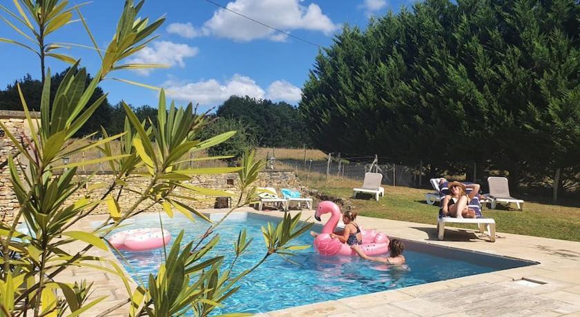 Villa spacieuse avec piscine chauffée, à coté de Sarlat Aquitaine - Meyrals visuel 4/5 Villa spacieuse avec piscine chauffée, à coté de Sarlat Aquitaine - Meyrals visuel 4/5