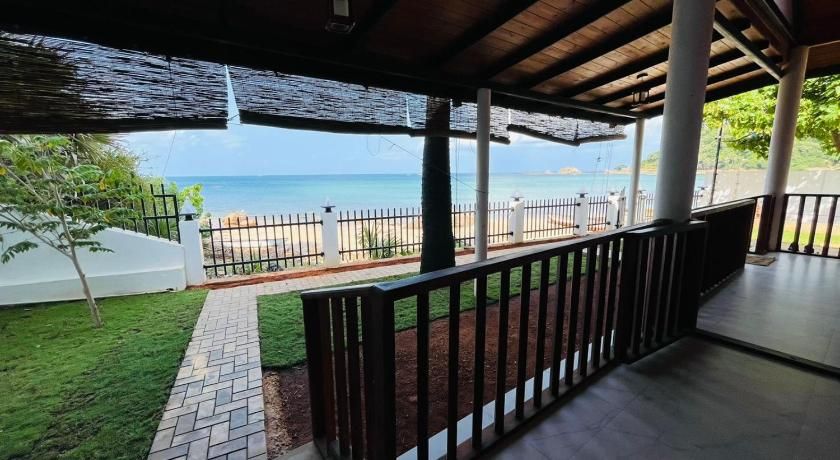 Janas Blue Water Corner