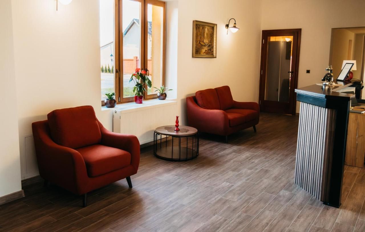 Pansion Mihića dvori