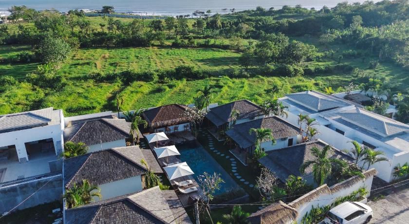 Ehoa Bali Nyanyi Boutique Hotel - In Front Of Entrance To Nuanu