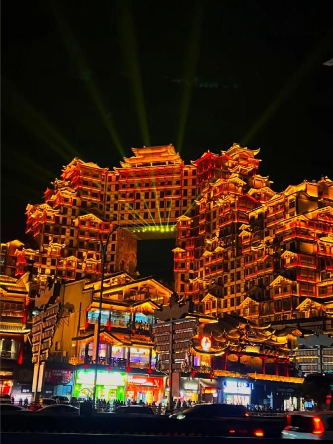 Anya Hotel -Next to Jiefang West Bar Street 2 minutes to the subway station free coffee free laundry free gym, huge windows