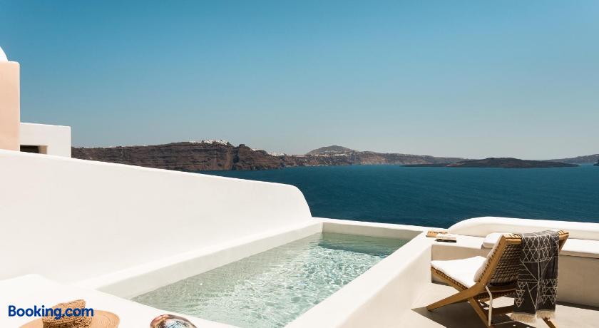 booking-1070793944-483446863-460686 Armenaki Santorini