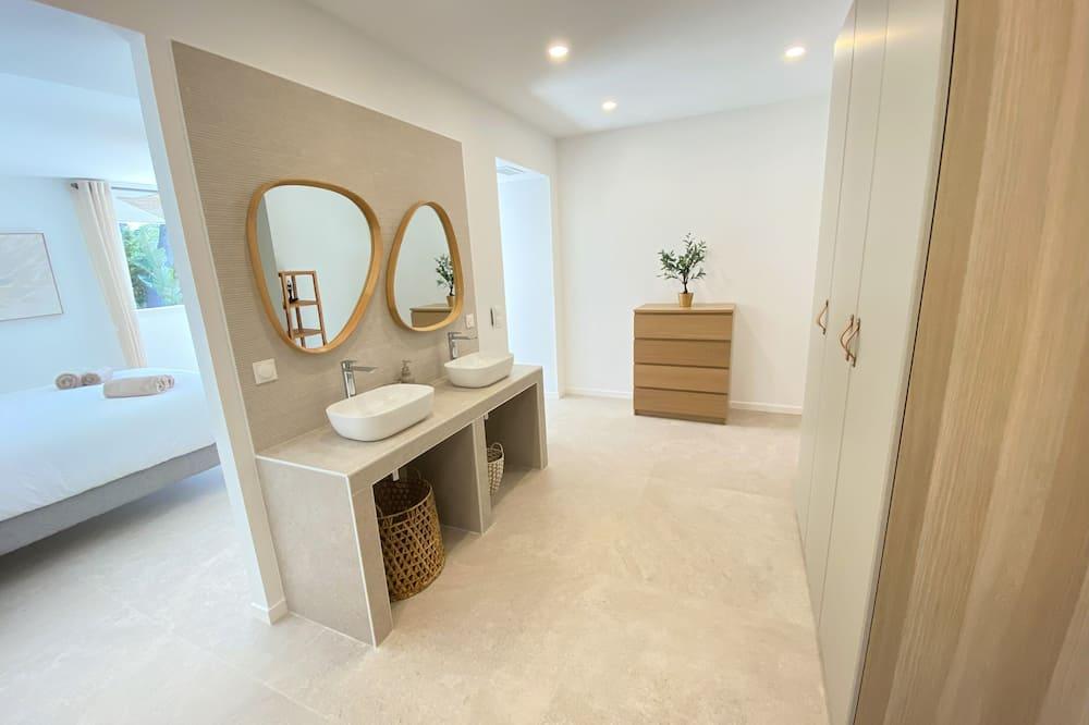 Exceptional villa, Domaine de Port D'Alon, superb sea view and private pool. Provence-Alpes-Côte d'Azur - Saint-Cyr-sur-Mer visuel 2/5 Exceptional villa, Domaine de Port D'Alon, superb sea view and private pool. Provence-Alpes-Côte d'Azur - Saint-Cyr-sur-Mer visuel 2/5