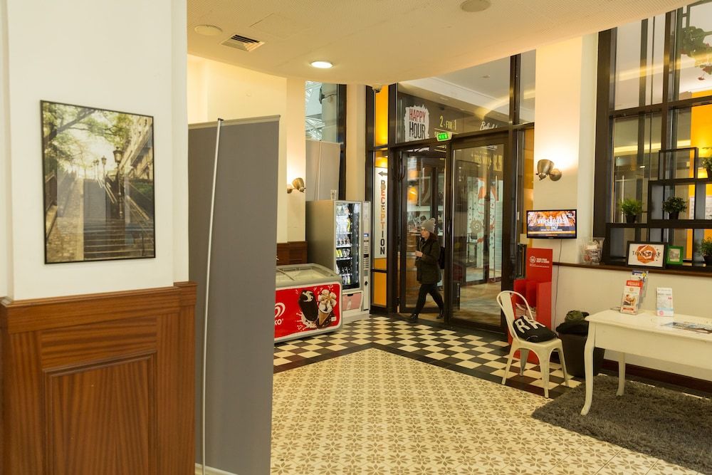 St Christopher's Budget Hotel Paris 2