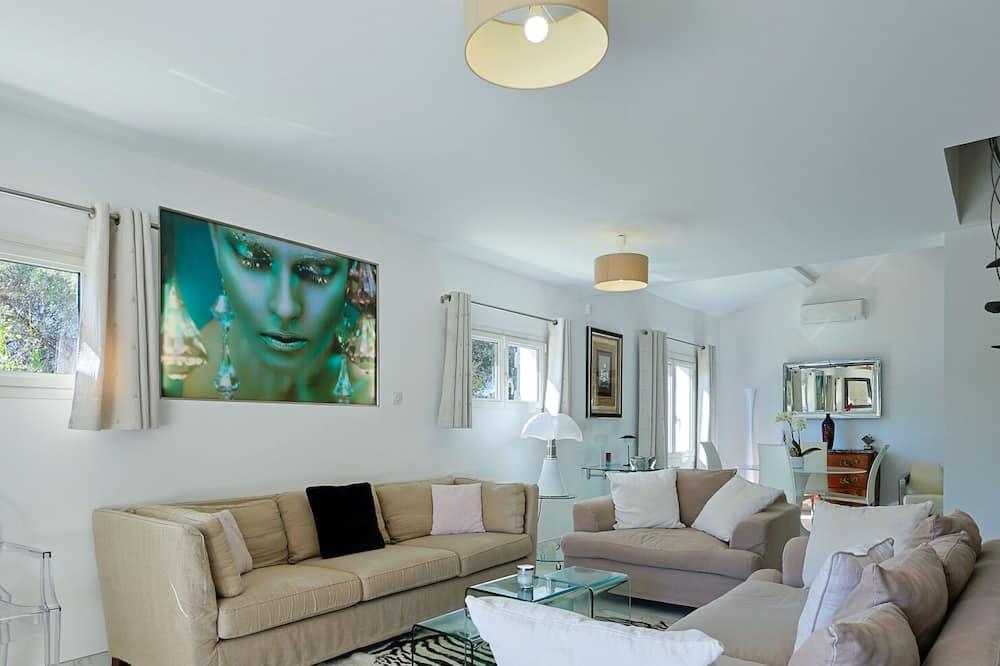 Villa élégante avec piscine à Saint-Tropez Villa Chrystal - Provence-Alpes-Côte d'Azur - Saint-Tropez visuel 3/5 Villa élégante avec piscine à Saint-Tropez Villa Chrystal - Provence-Alpes-Côte d'Azur - Saint-Tropez visuel 3/5