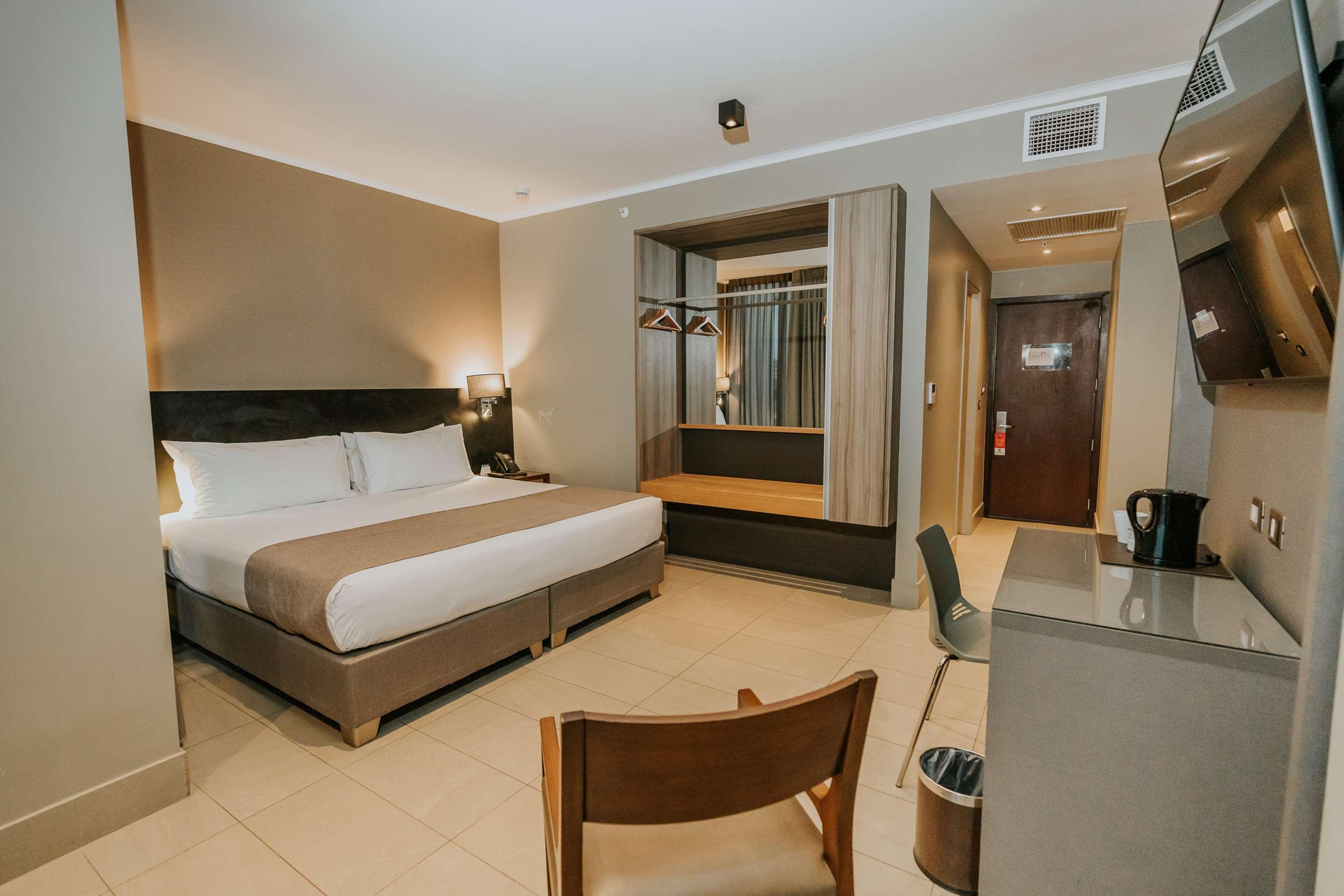 ice-5932918-25d074-415706 Best Western Ferrat
