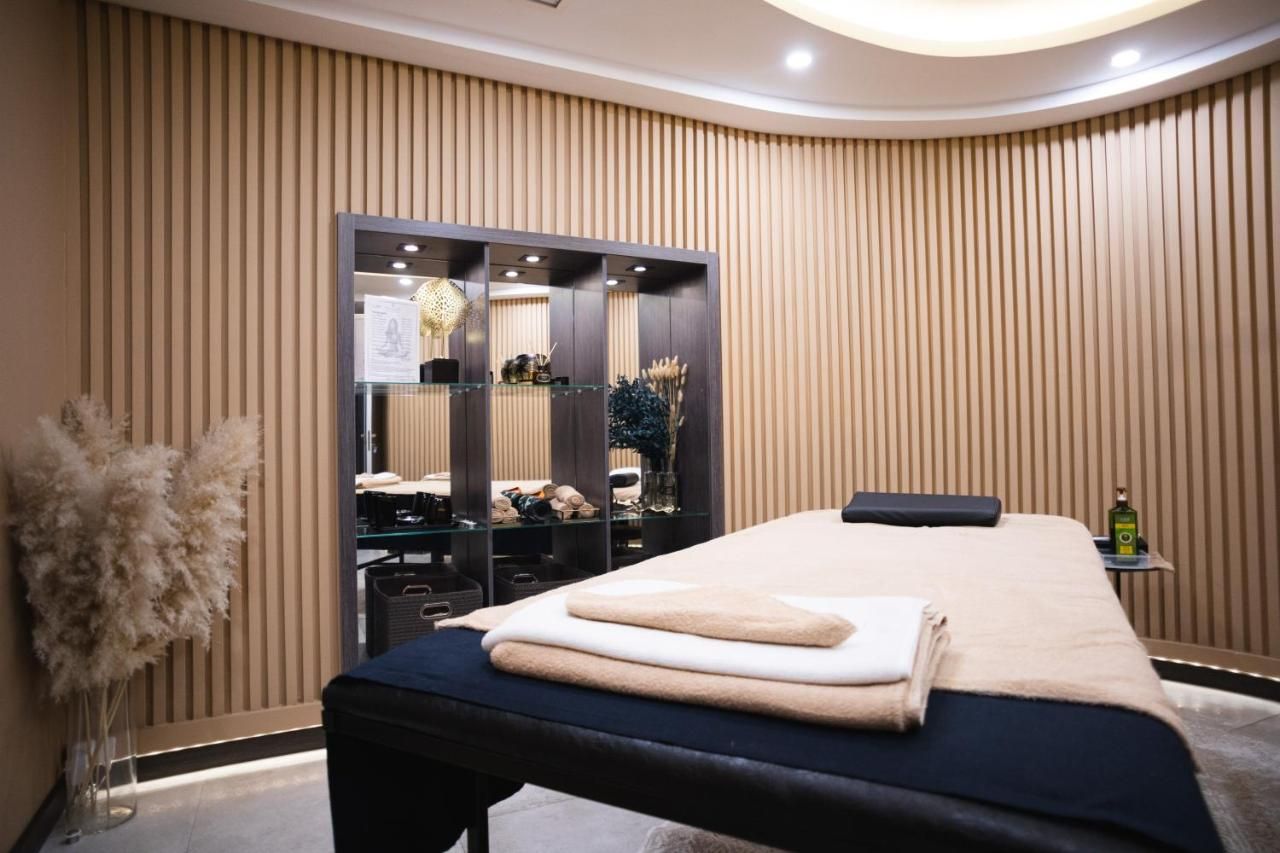 Resident Hotel Kazybek Bi