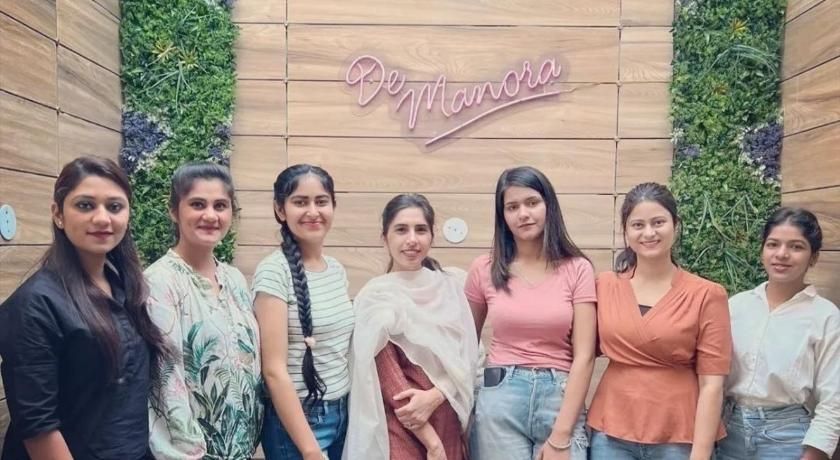 De Manora Homes - Unpretentious hotel with a garden , posh area Ranjit Avenue