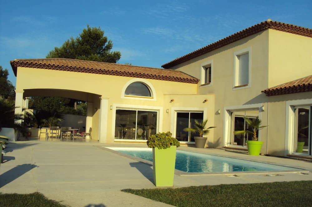 Beautiful modern Villa of 300 m2 in calm with swimming pool. Ideal Great Family Provence-Alpes-Côte d'Azur - Marignane visuel 3/5 Beautiful modern Villa of 300 m2 in calm with swimming pool. Ideal Great Family Provence-Alpes-Côte d'Azur - Marignane visuel 3/5