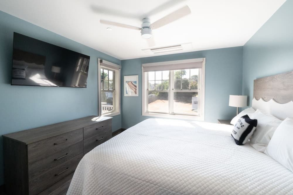 Long Beach Suites — image 1 of 1