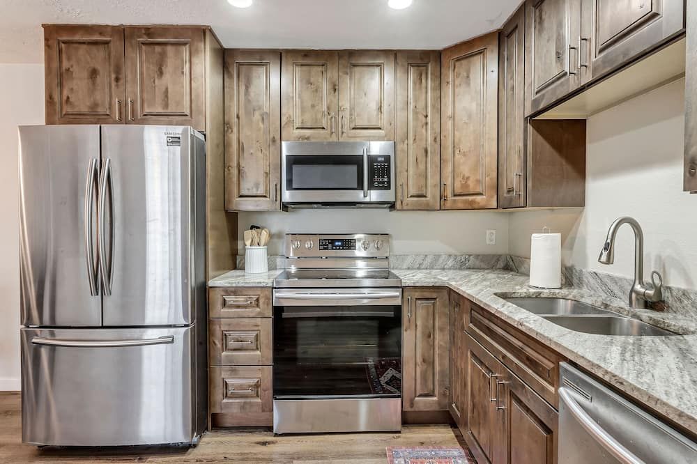 Downtown Orem Condo/ 30 Minutes to Sundance Resort/ 5 Minutes to UVU