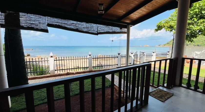 Janas Blue Water Corner