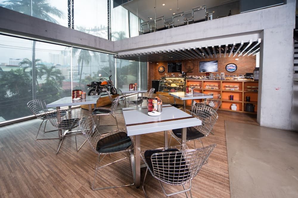 The B Hotel Quezon City