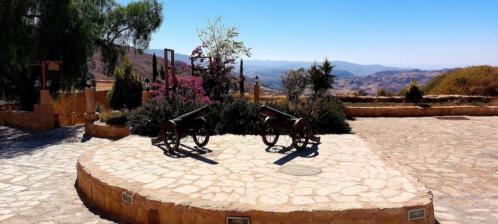 sembo-95733-bf6bac-684372 Hayat Zaman Hotel And Resort Petra