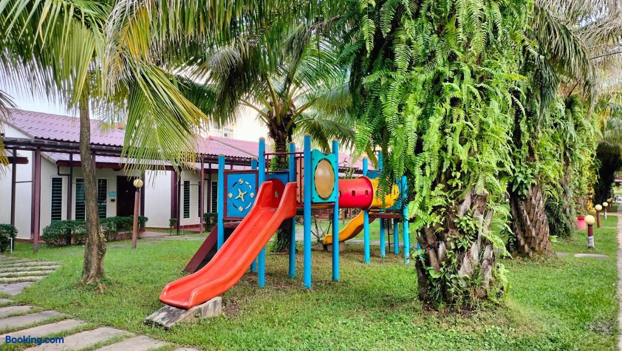 booking-2256125-493520312-873540 Twin Palms Resort
