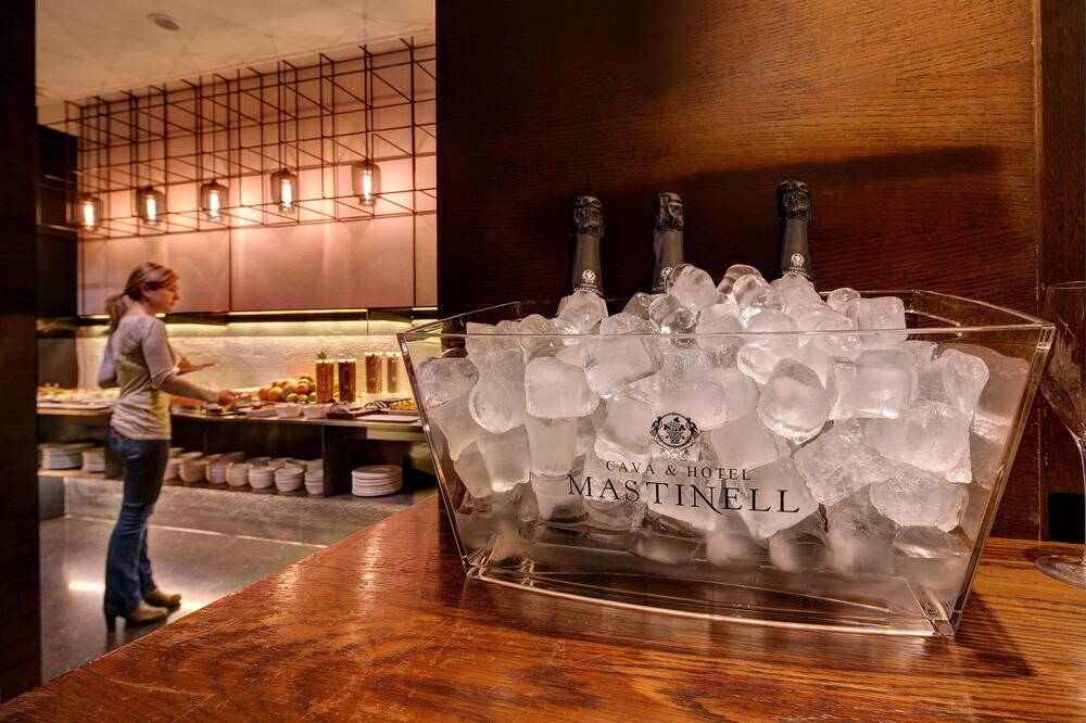 Olivia Plaza Hotel