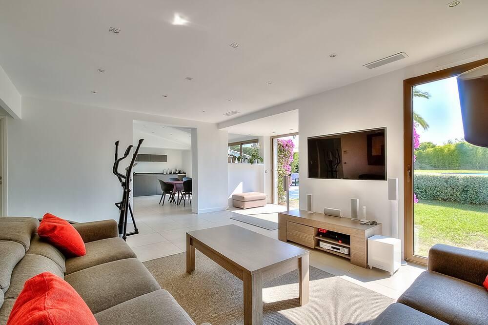 Villa with private pool on prestigious estate Provence-Alpes-Côte d'Azur - Villeneuve-Loubet visuel 1/5