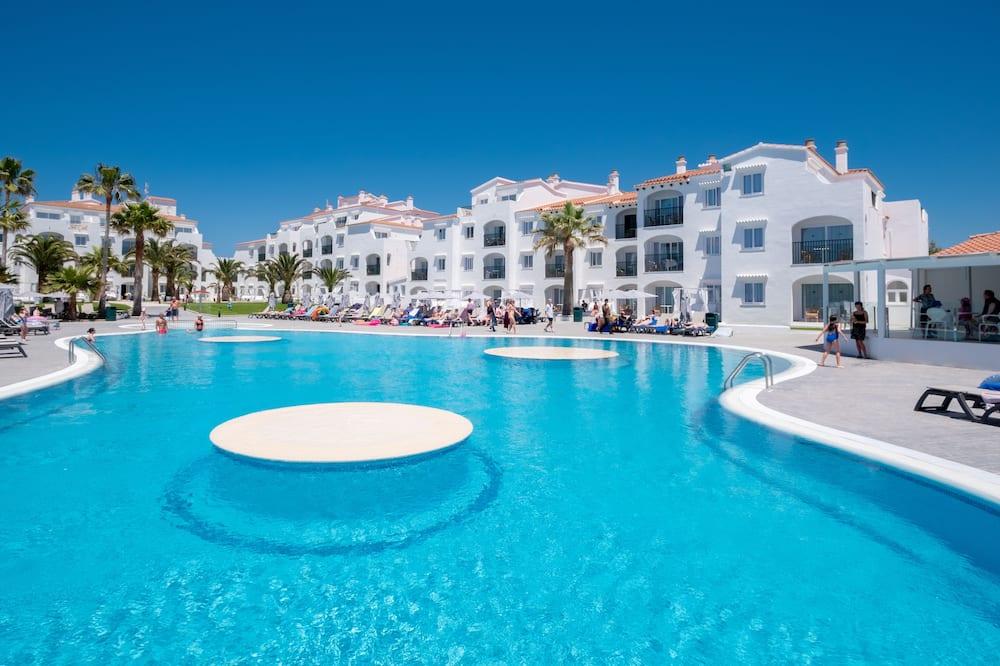 expedia_group-1072002506-211903048-227832 Fergus Style Carema Beach