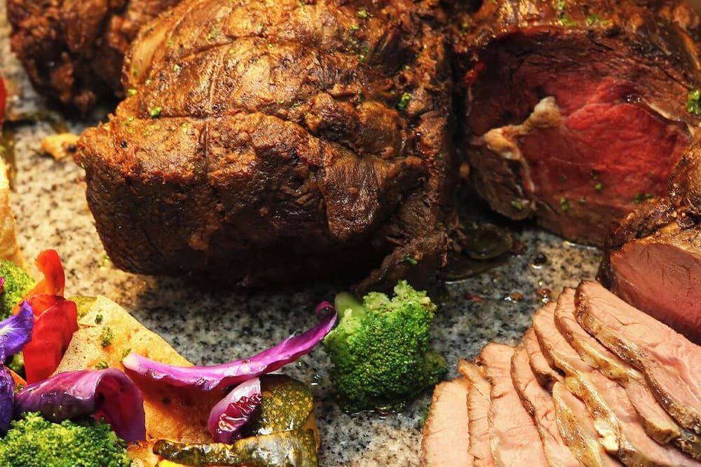 Crimson Hotel Filinvest City, Manila