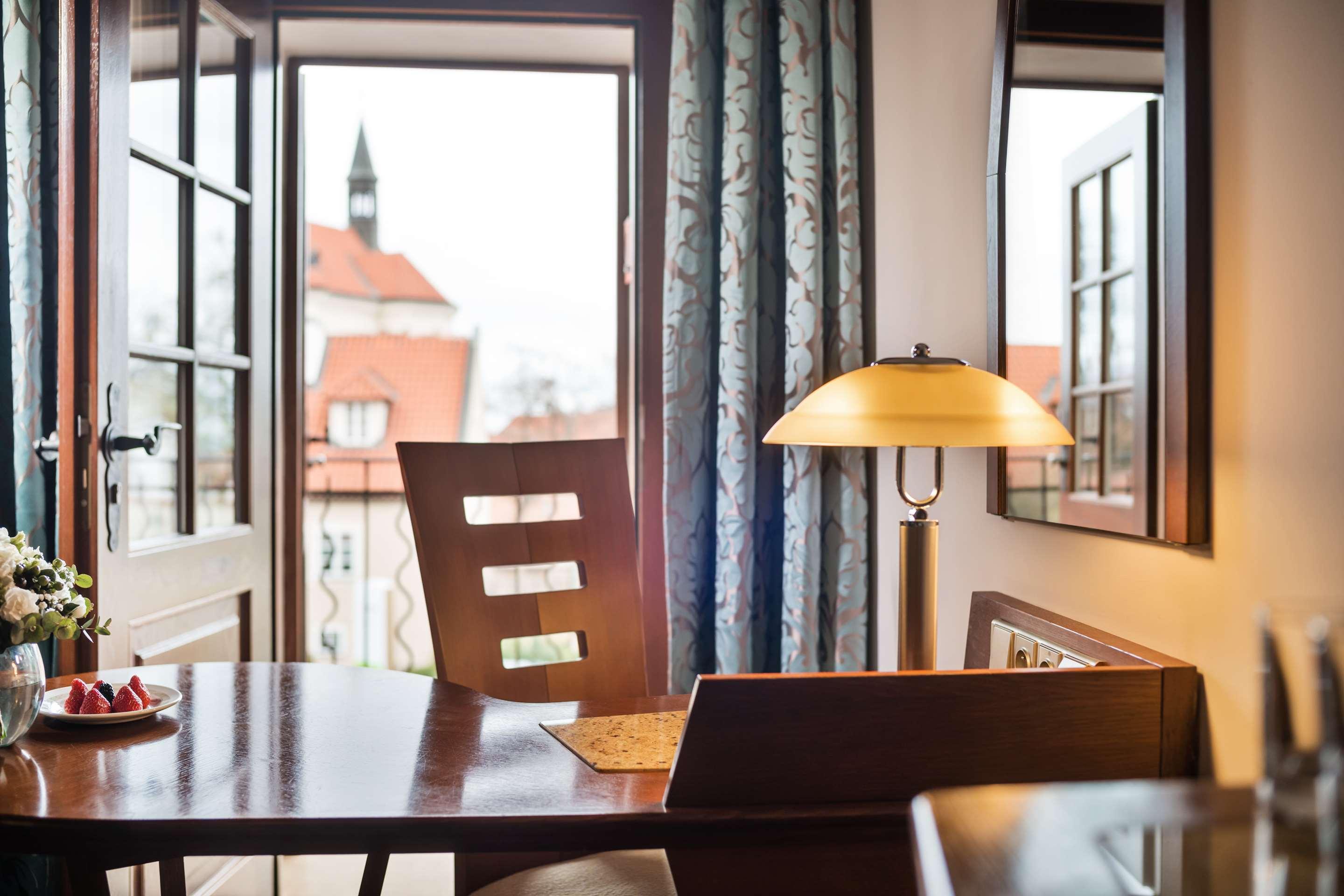 ice-679788-106296421-122674 Lindner Hotel Prague Castle