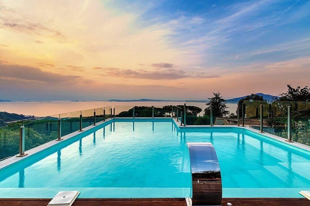 Villa Godiva: A splendid and luminous two-story villa located on a hillside, facing the sea, with Free WI-FI. Campanië - Glimlach visuel 4/5 Villa Godiva: A splendid and luminous two-story villa located on a hillside, facing the sea, with Free WI-FI. Campanië - Glimlach visuel 4/5